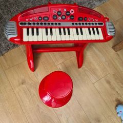 Play Piano with seat.