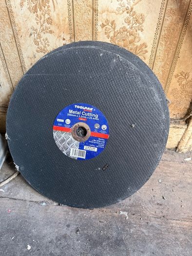 Makitq - Electric Chop Saw