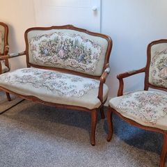 Elegant Antique-Style Furniture Set