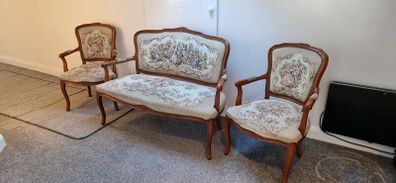 Elegant Antique-Style Furniture Set