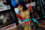 Shang Chi ! Masters of Kung Fu ! 6 inch Bust ! Limited to 2500 Pieces Worldwide ! Marvel Universe ! 2003 ! by Diamond Select !