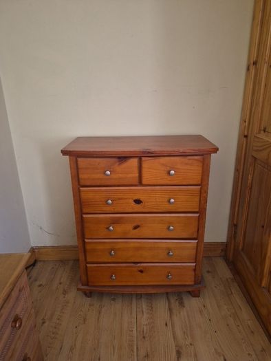 chest of drawers