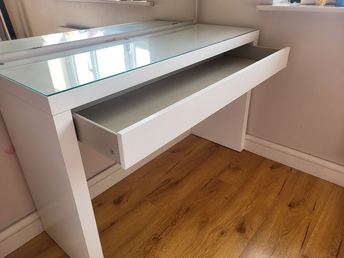 Dressing table