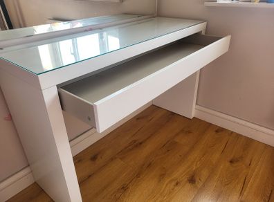 Dressing table