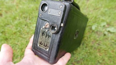 Cine Kodak Model B Antique Movie Camera W/ 25mm (in working condition)