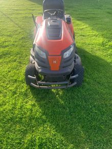 Ride on lawnmower