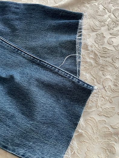 Abercrombie & Fitch Paper Bag High Rise Mom Jeans - Size 29 - Raw Hem