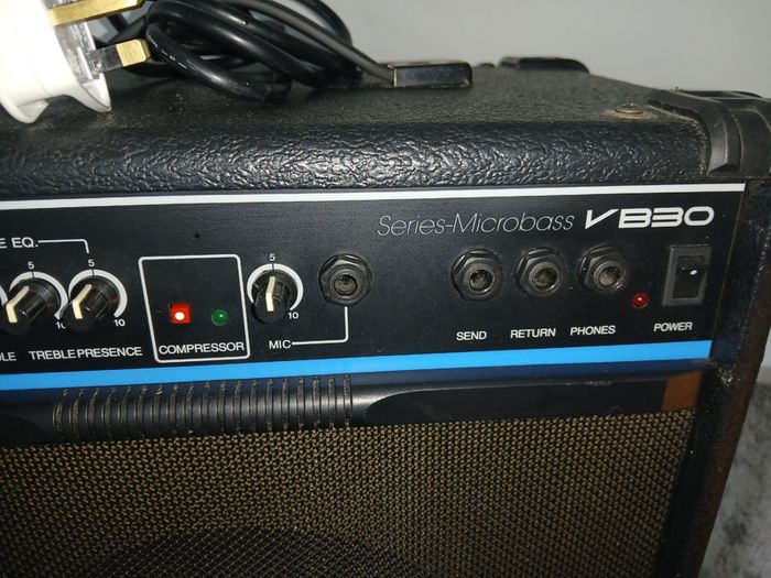 Bass guitar amplifier Vantage VB30