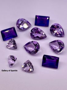 Set of semi-precious stones .