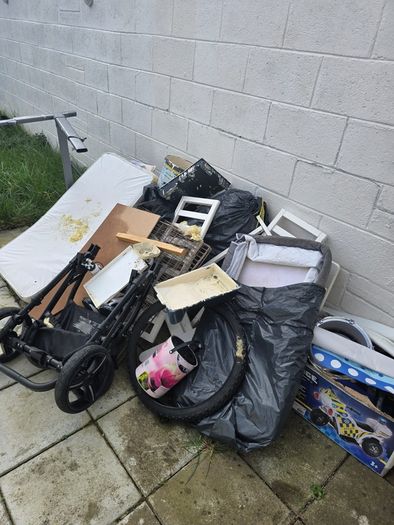 Waste collection we cover all of Dublin we are the best prices in Dublin give use a text anytime for a free quote no job to big no job to small