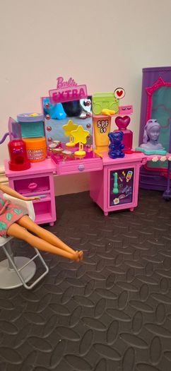 Barbie vanity table