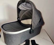 UppaBaby Vista V2 Bassinet, Rain Cover and Adaptors