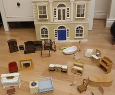 Sylvanians dolls house + furniture