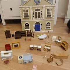 Sylvanians dolls house + furniture