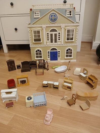 Sylvanians dolls house + furniture