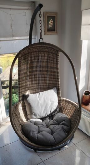Egg seat