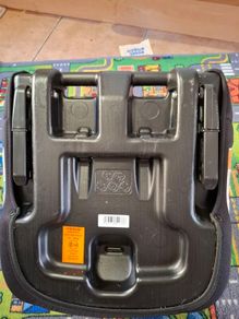 Miniuno kids car seat.