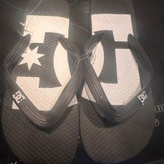 Dc shoes flip flops new size 10