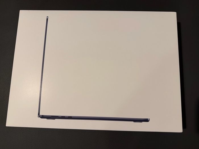 MacBook Air 15-inch 16/512GB (M5 CHIP IRISH STOCK) Brand New Sealed 1 year Apple Warranty MIDNIGHT