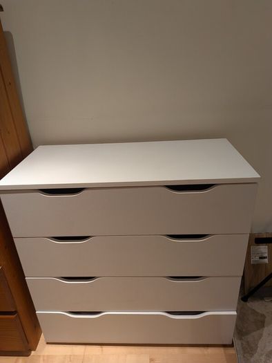 Chest of drawers