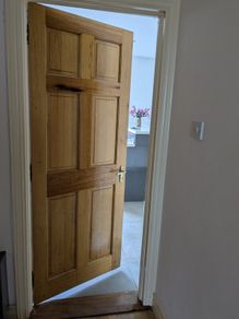 solid oak interior doors x6. Includes hinges and locks. 813mm wide x 2032mm high