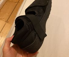 Orthopaedic shoe for broken toe