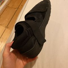 Orthopaedic shoe for broken toe
