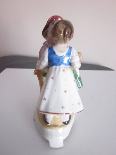 Vintage Boy/Girl First Kiss Porcelain Figure