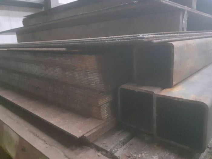 3 to 4 tons of steel lengths