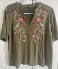 Ladies tops / tee shirt bundle size 16