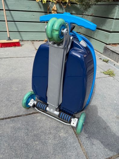 Kids suitcase with scooter