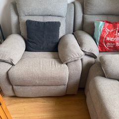Brand new 3, 1 & 1 recliner