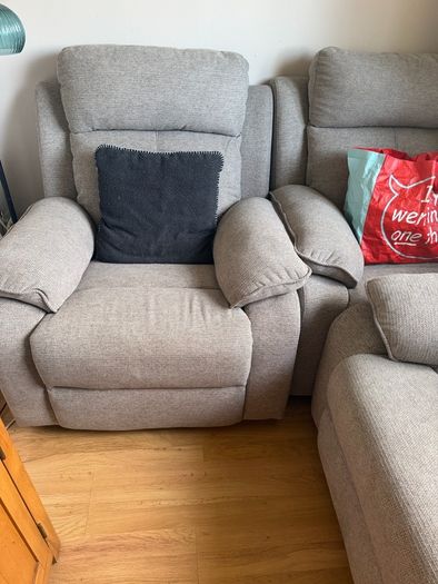 Brand new 3, 1 & 1 recliner