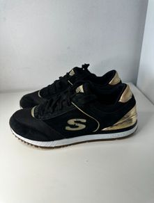 Sketchers trainers