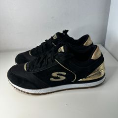 Sketchers trainers