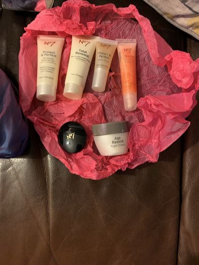 No:  7 make-up & small bag