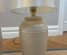 Pair of lamps (one damaged; you can have it for free in case you're able to fix it!) - crackled porcelain look