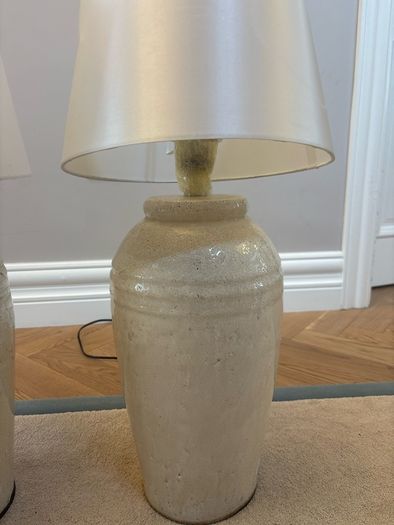 Pair of lamps (one damaged; you can have it for free in case you're able to fix it!) - crackled porcelain look