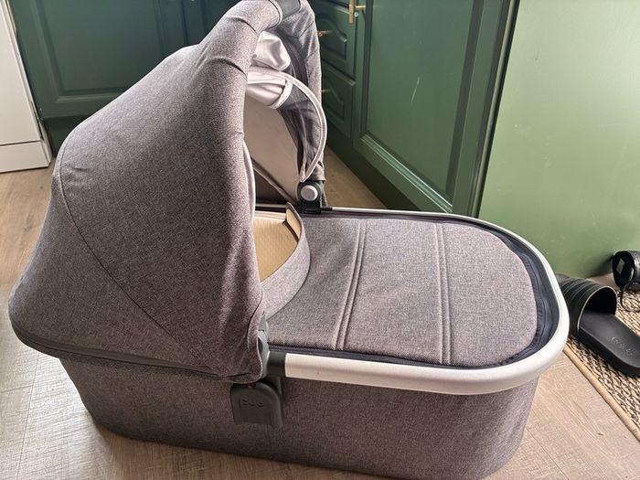 Uppababy Cruz V2 buggy and bassinet