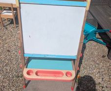 kids art easel