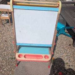 kids art easel