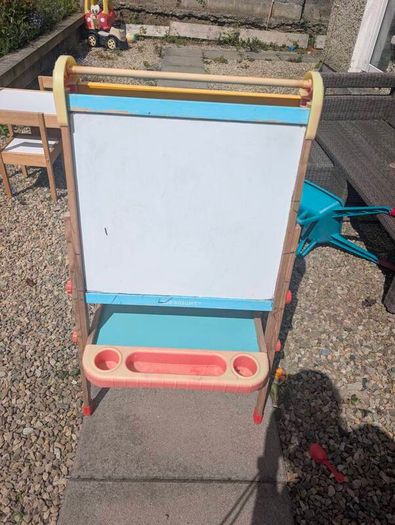 kids art easel