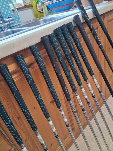 Golf clubs. Set Of Mens Left Handed Golf Clubs In Very Good+ Condition.
