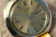 1975 SEIKO Automatic Day/Date - Cushion Case cal.7006