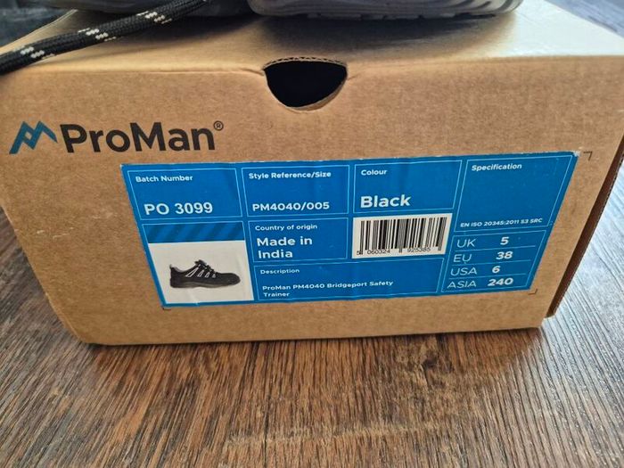 New steel toe cap shoes