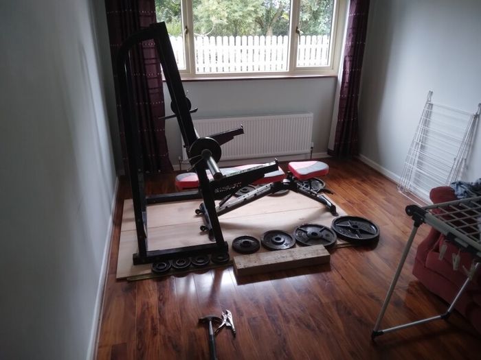 Bench press/Squat rack + weights + bench