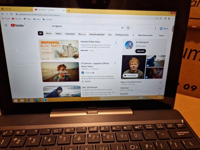 ASUS LaptopTablet CN9935, Windows 8, 2GB Ram 64GB HDD, Intel Atom CPU Z3740 1.33GHz in excellent condition