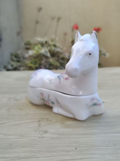 Aynsley "Little Sweetheart" trinket boxes figures