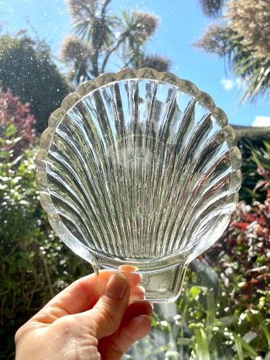 Set of 4 Vintage Pyrex Glass Shell Dishes Plates Bowls