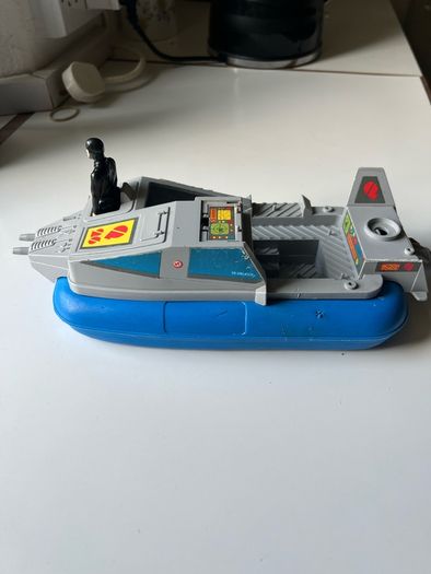 Action force swordfish